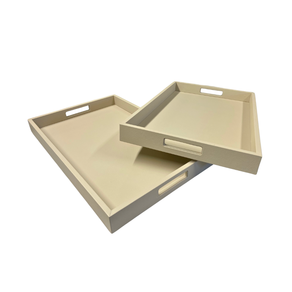 Marineinterior.com – Elegant leather tray with side handles. Ideal for service, yachts, or decor. Available in custom colors and sizes.